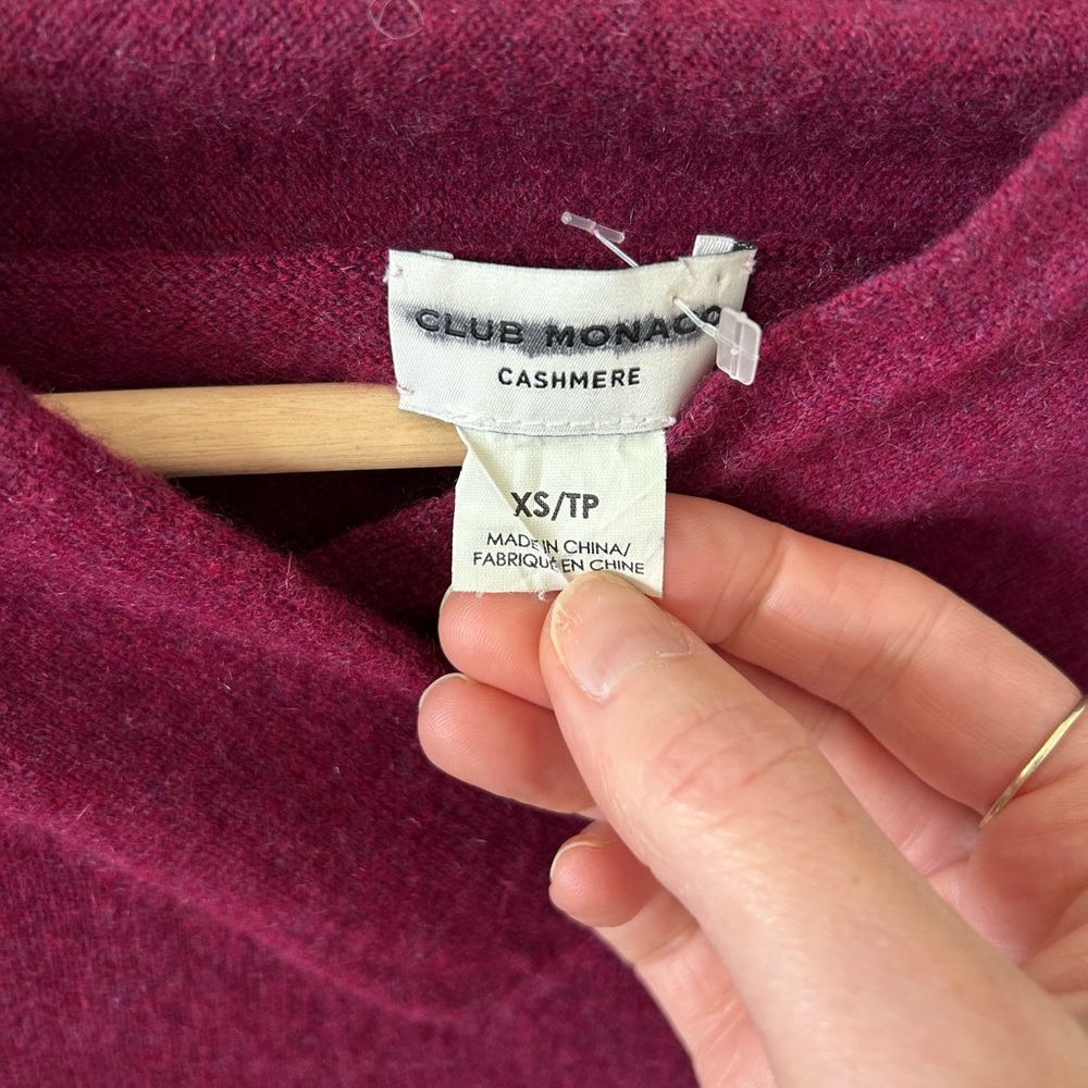 Club Monaco cashmere Sweater in Magenta - Picture 2 of 3